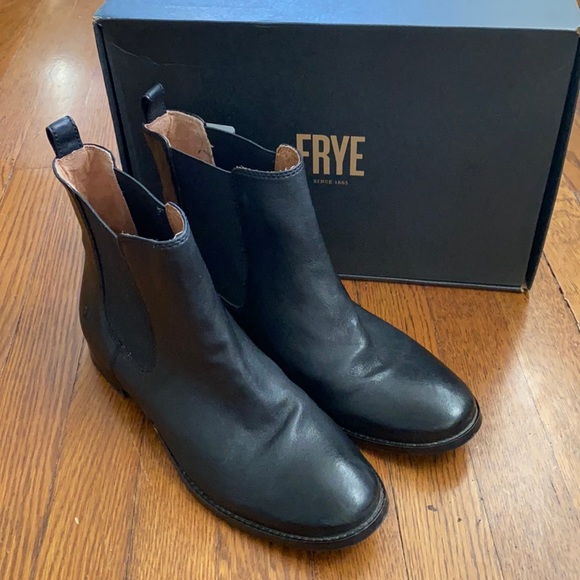 Frye Black Leather Anna Chelsea Boot Like New! - Picture 1 of 9